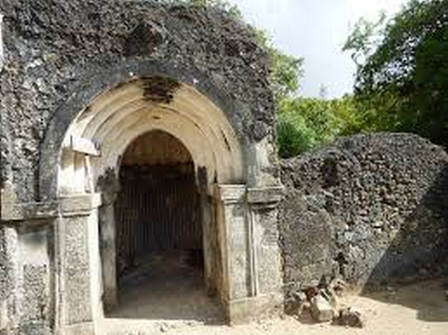 mnarani-ruins-kibo-safari-kenya